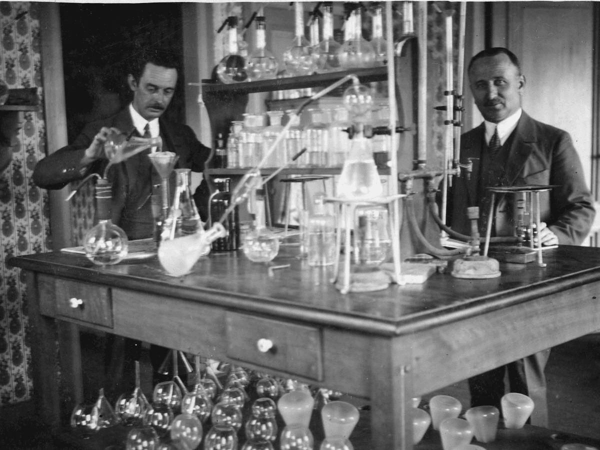 Historians in a laboratory